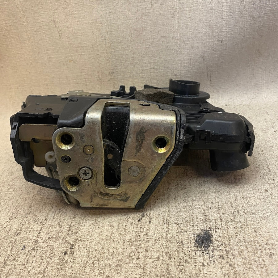 Toyota Corolla Arka Sağ Kapı Kilidi