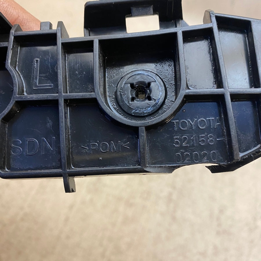 Toyota Corolla Arka Tampon Braketi 5215802010