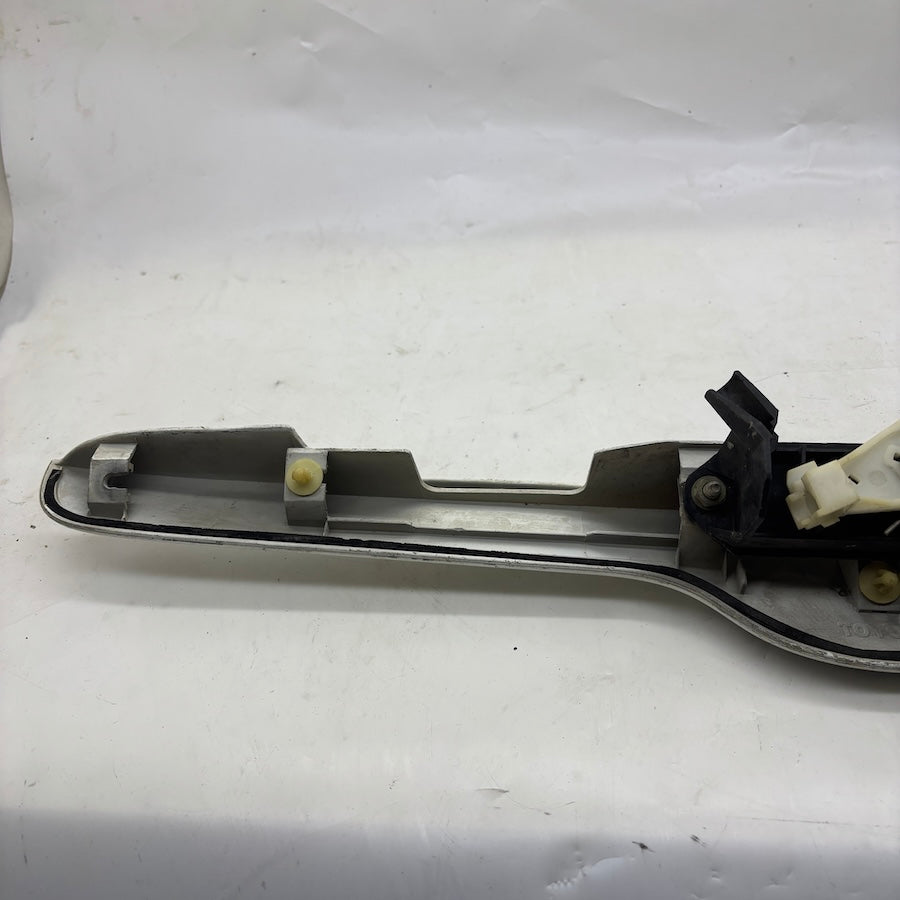 Toyota Corolla Bagaj Çıtası / Bagaj Açma Butonu 76801-02150 - En Uygun Oto Parça