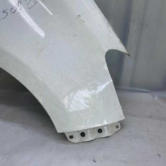 Toyota Yaris sağ ön çamurluk – 2012-2016 model uyumlu orijinal parça