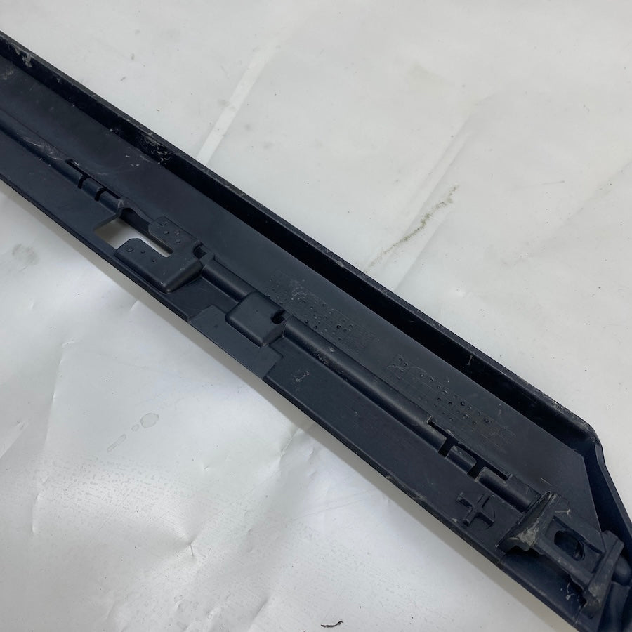 VOLKSWAGEN Passat Kapı Çıtası Ön Sağ 3G0854950 (2015-2023)