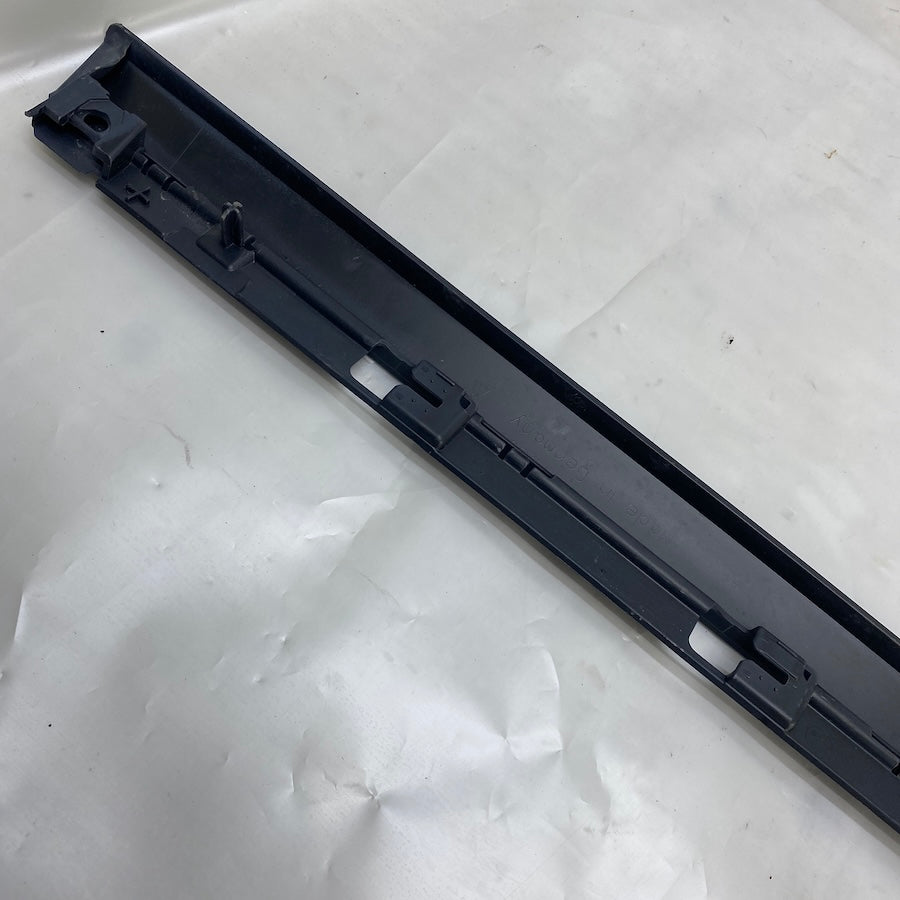 VOLKSWAGEN Passat Kapı Çıtası Ön Sağ 3G0854950 (2015-2023)