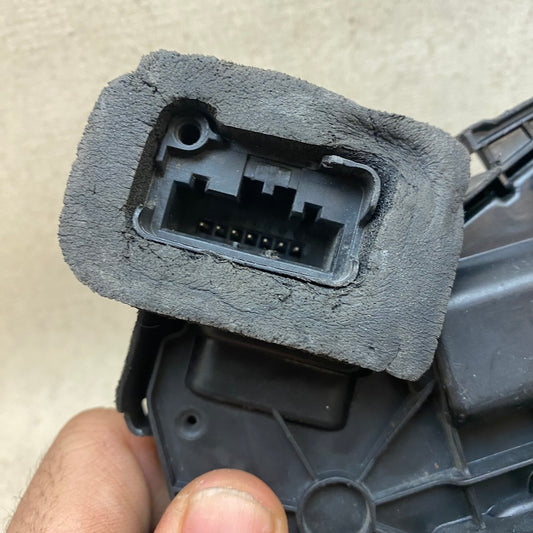 VOLKSWAGEN Polo Ön Sol Kapı Kilidi 6R0837349