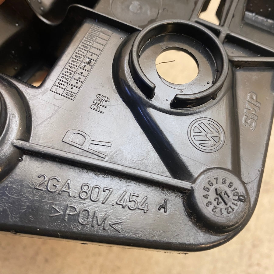 VOLKSWAGEN T-ROC Arka Sağ Tampon Braketi 2GA807454