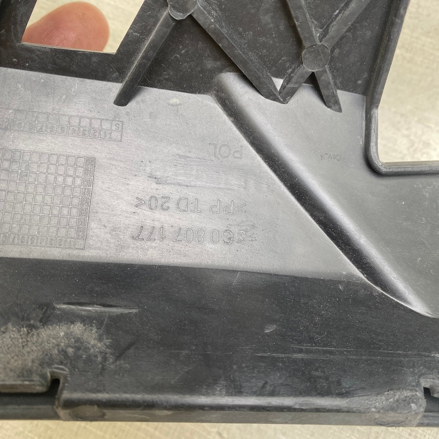 VOLSWAGEN PASSAT Ön Tampon Montaj Braketi 8g0 807 177