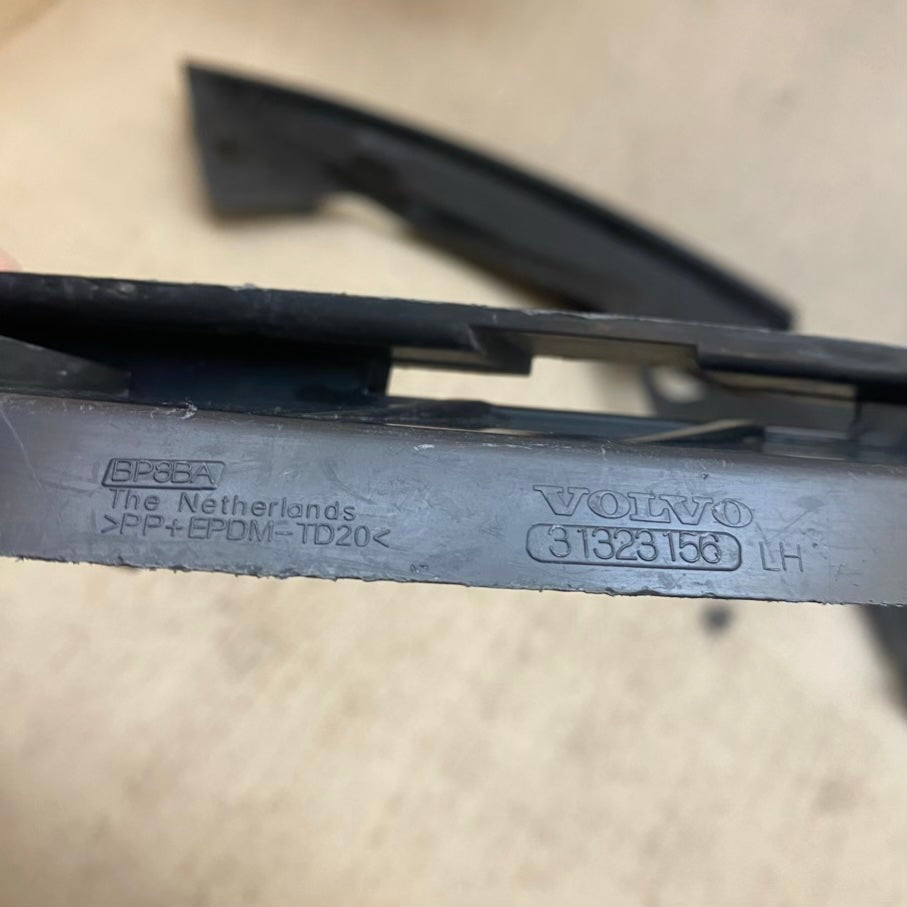 VOLVO C30 Far Tutucu Braket 31323157/31323156