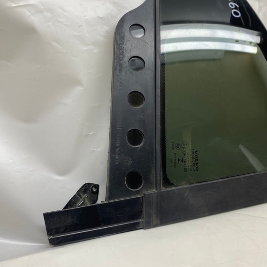 VOLVO S60 Arka Sağ Kelebek Camı 471630c