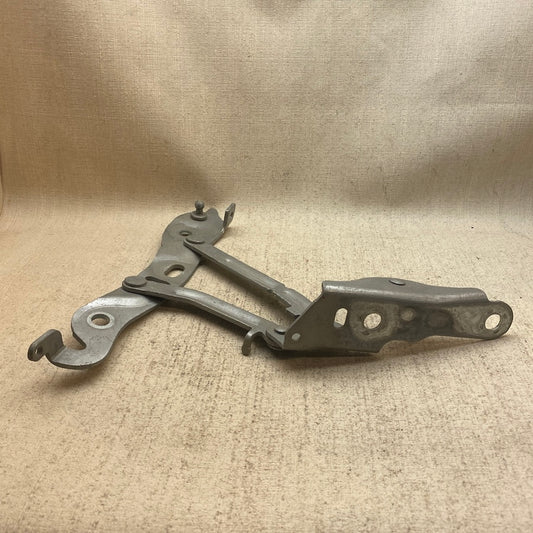 VOLVO S60 Kaput Menteşesi Sol 30779935