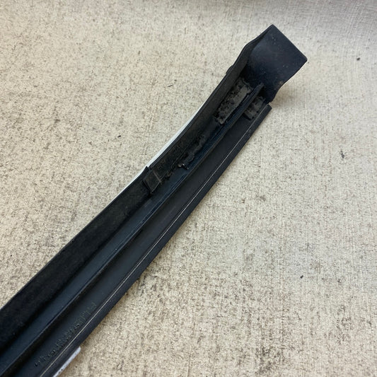 VOLVO S60 Ön Cam Çıtası Sağ 39992657