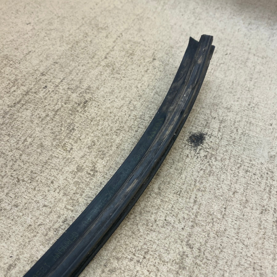 VOLVO S60 Ön Cam Üst Çıtası 8620457