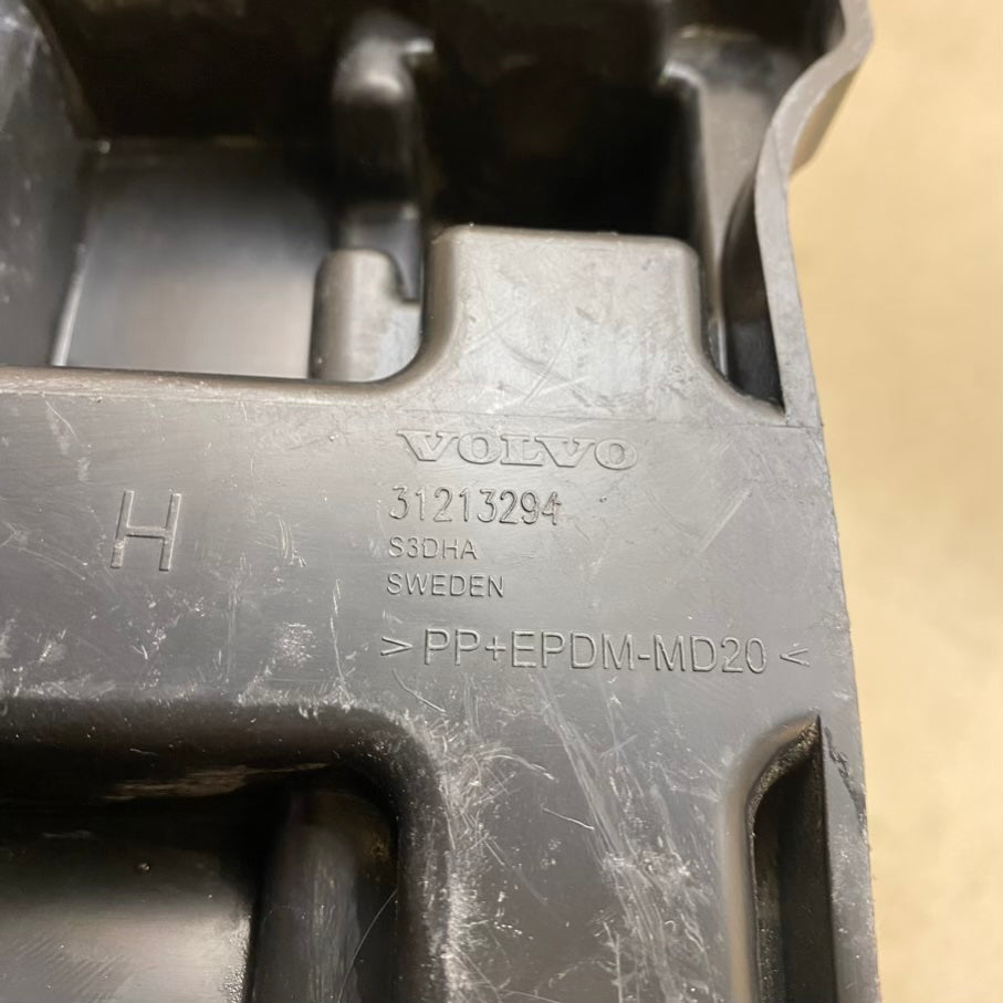 VOLVO S80 Arka Tampon Braketi 31213294