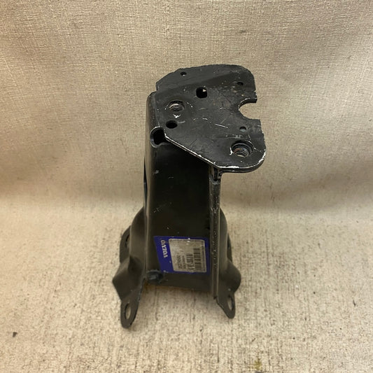 VOLVO S80 Radyatör Alt Braketi 31274500