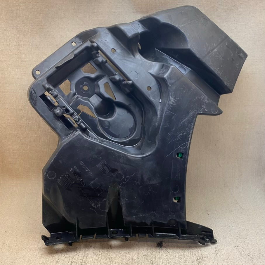 VOLVO V40 Arka Tampon Braketi 31395104/31395103
