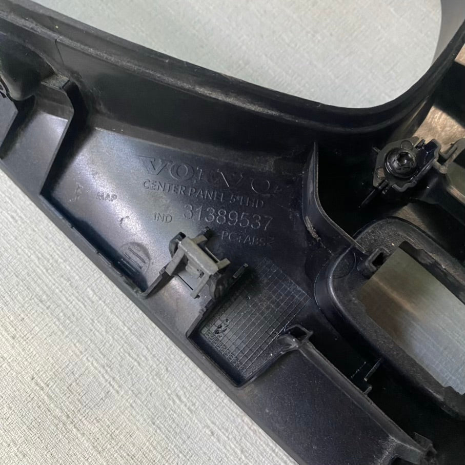 VOLVO V40 Gösterge Panel Braketi 31389537
