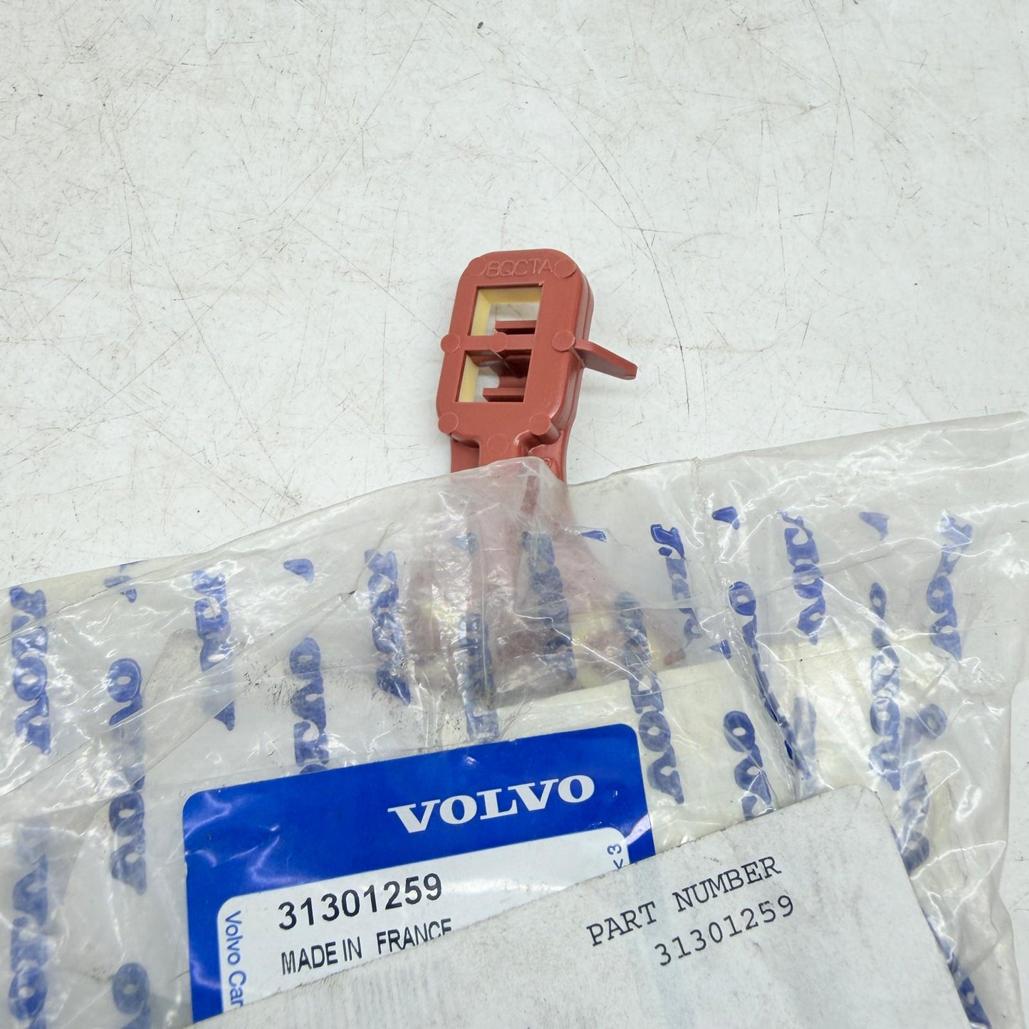 Volvo V40 Ön Çamurluk Sol Ara Parça 31301259 En Uygun Oto Parça