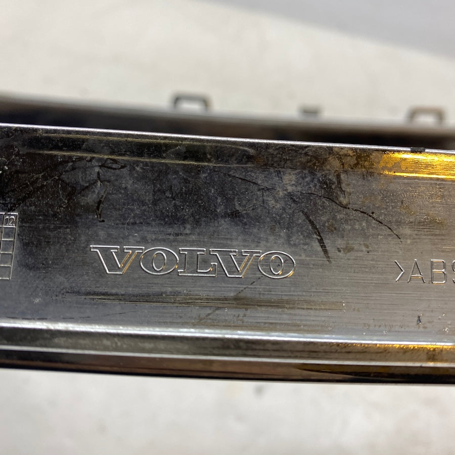 VOLVO V40 Ön Panjur Çerçeve Nikelajı 31290914