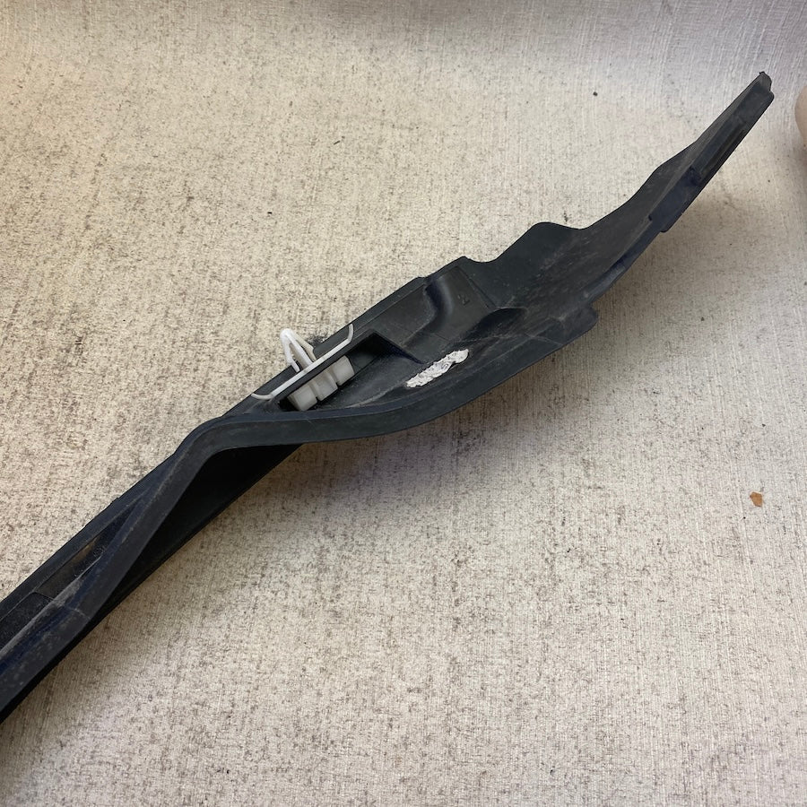 VOLVO V40 Sağ Ön Cam Çıtası 31378573