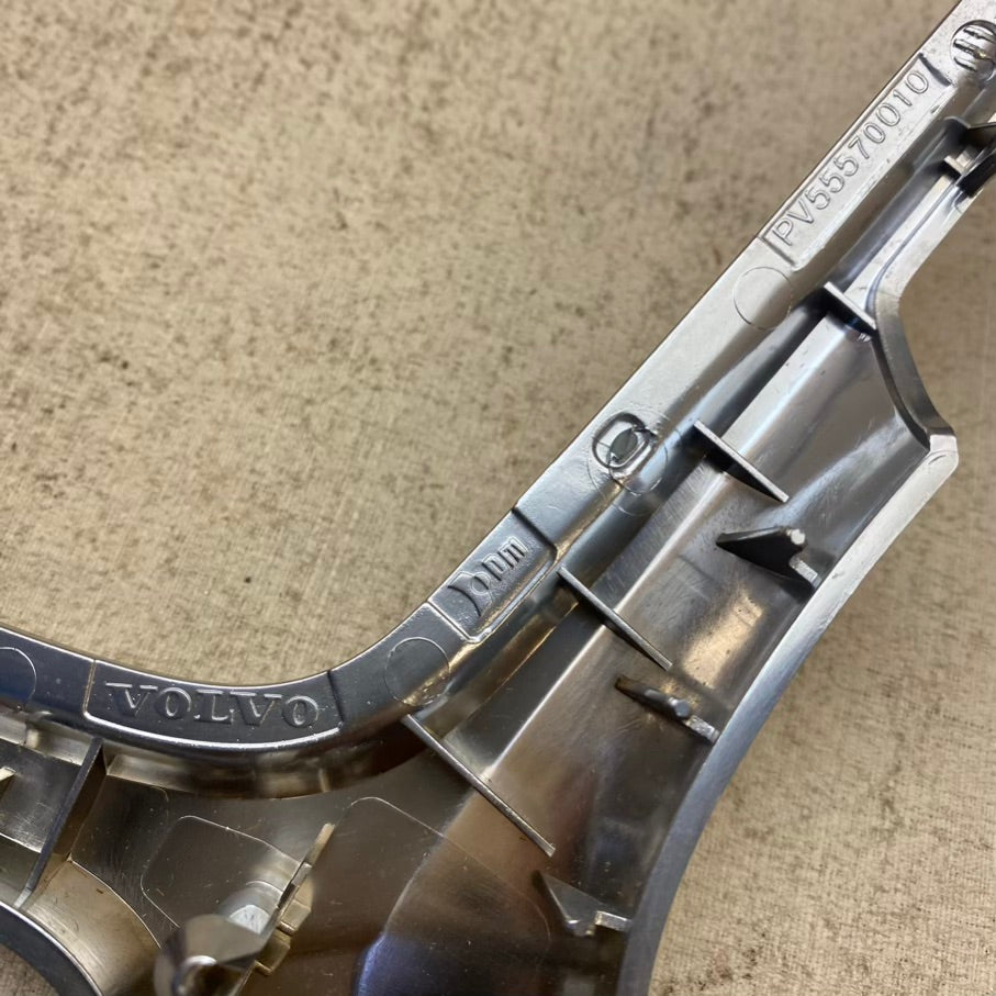 VOLVO V70/XC70/XC90 Direksiyon Trim Braketi Krom PV55570010