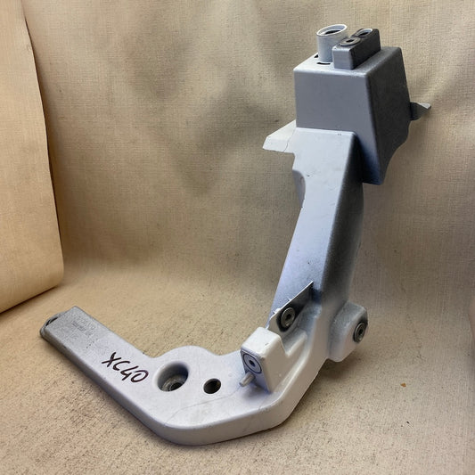 VOLVO XC40 Çamurluk Taşıyıcı Braketi 32318691