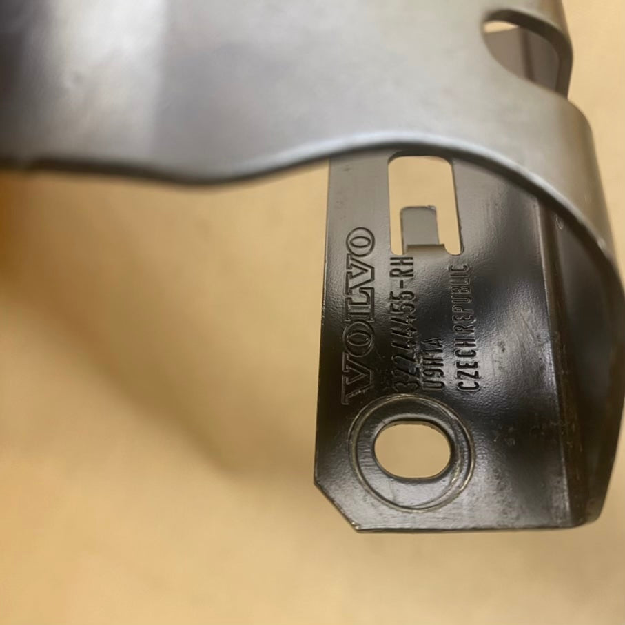 VOLVO XC40 II Kaput Kilit Karşılığı 32244455 En Uygun Oto Parça