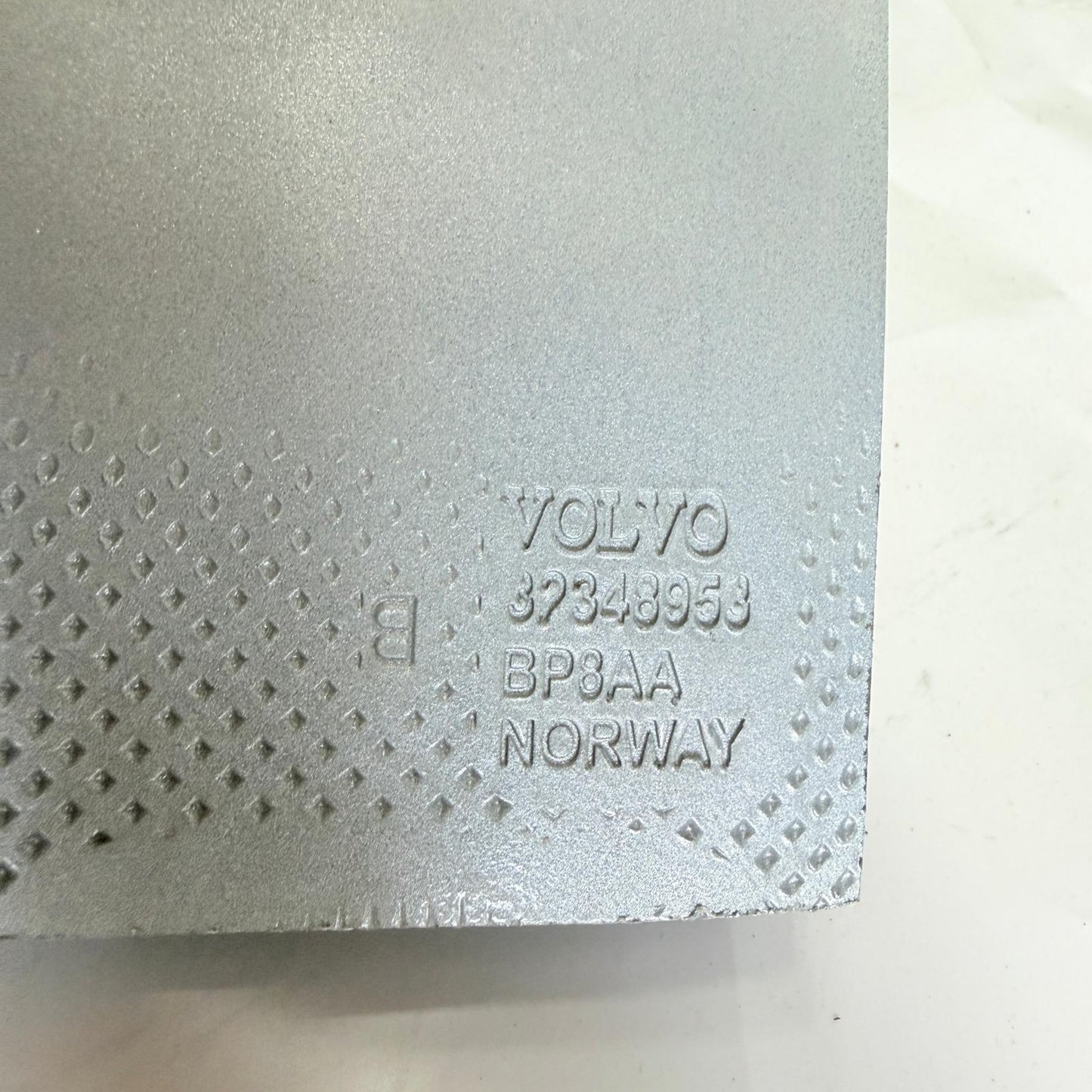Volvo XC60 Ön Tampon Demiri 32348953 18-25 En Uygun Oto Parça