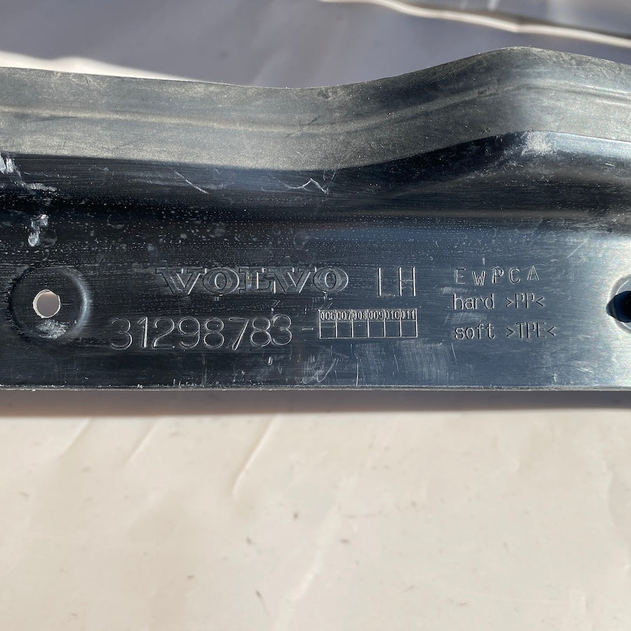 VOLVO XC60 Ön Sol Kapı Contası 31298783