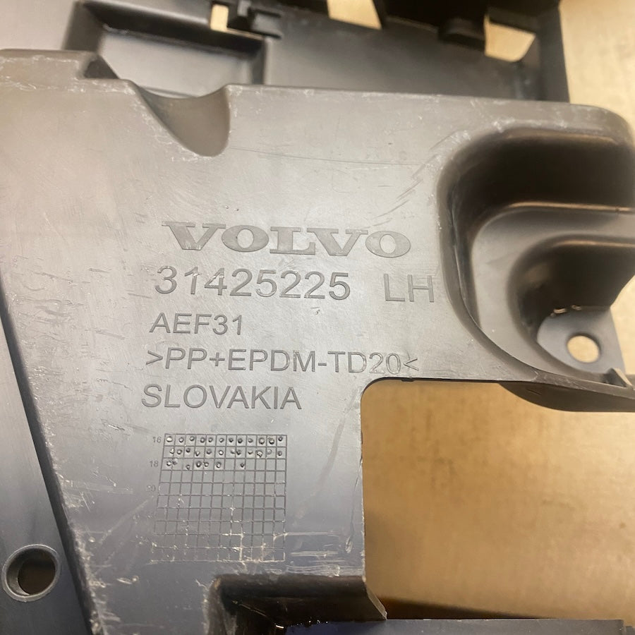 VOLVO XC60 Sol Arka Çamurluk Ağız Braketi 31425225