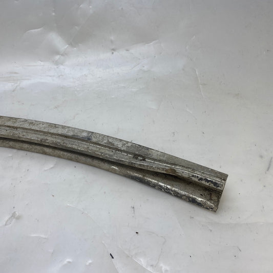 30763424 kodlu alt tampon demiri – Volvo XC60 için çıkma OEM parça.