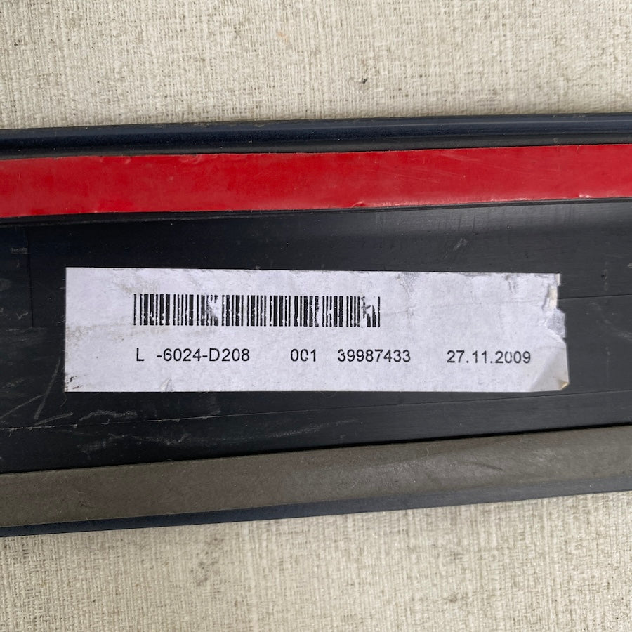 VOLVO XC70 Arka Sağ Kapı Çıtası 39987433