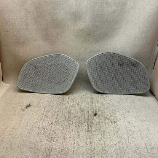 VOLVO XC90 Arka Kapı Hoparlör Kapağı 31389992/31389993