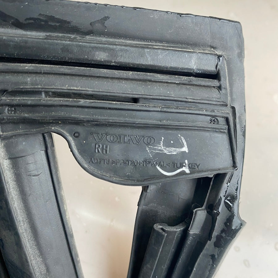VOLVO XC90 Arka Sol Kapı Cam Fitili 31841450