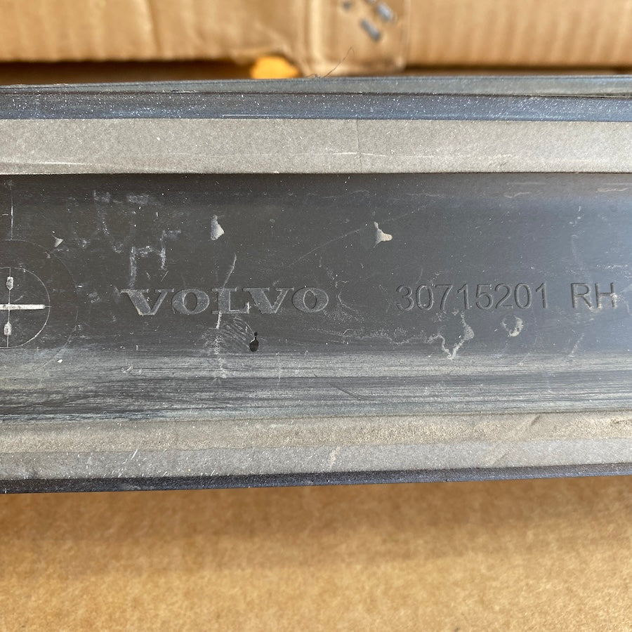 VOLVO XC90 Kapı Çıtası 30715201/30715200