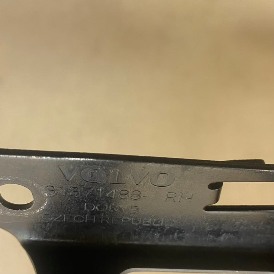 VOLVO XC90 Kaput Kilt Karşığı Sağ 31371488 RH