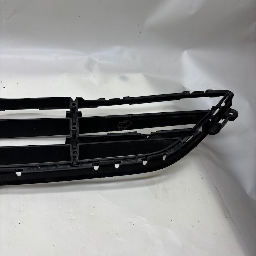 VOLVO XC90 Ön Tampon Orta Izgara 31353373