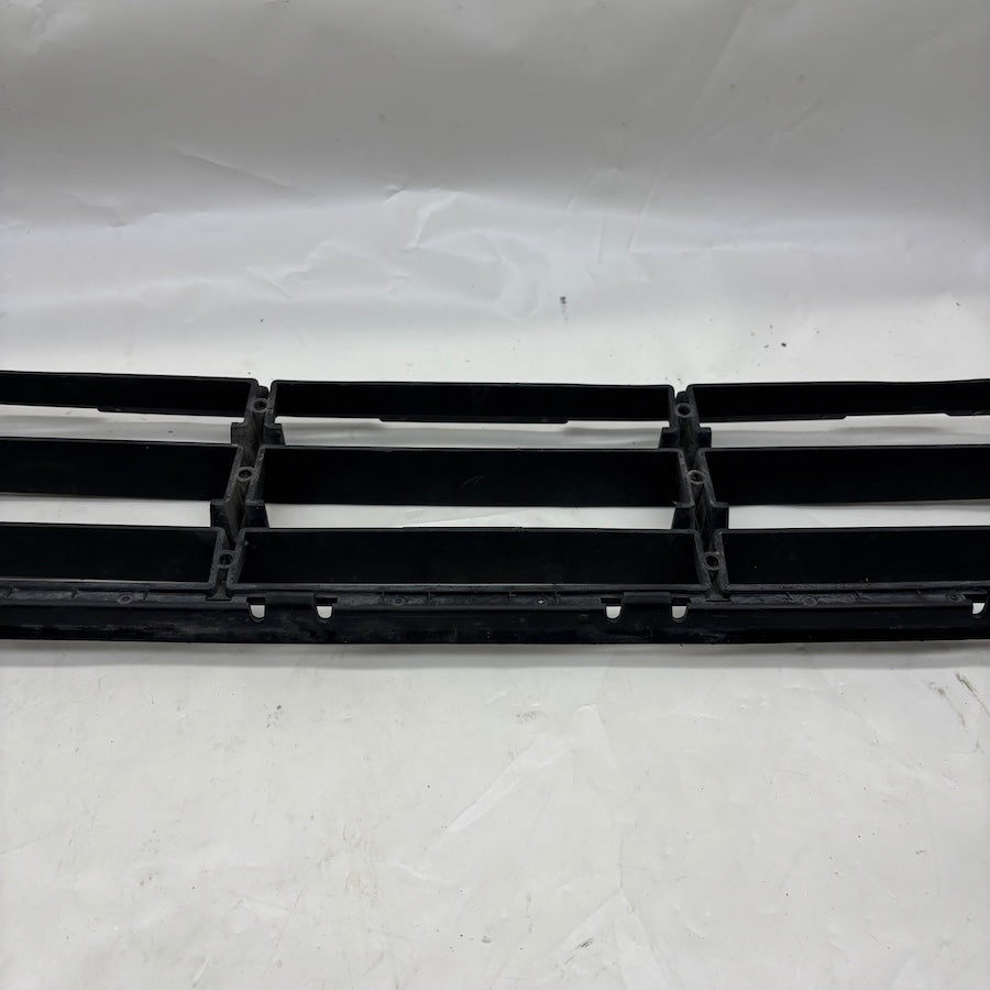 VOLVO XC90 Ön Tampon Orta Izgara 31353373