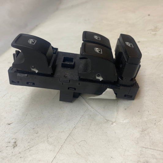 VW Passat B8 Ön Sol Kapı Dörtlü Cam Düğmesi 5G0959857D 15-20