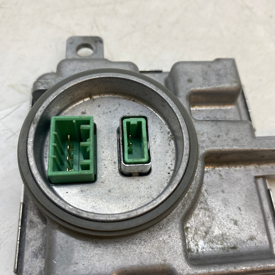 VW Amarok / Caddy çıkma xenon beyni – OEM kontrol modülü, 8K0941597F.