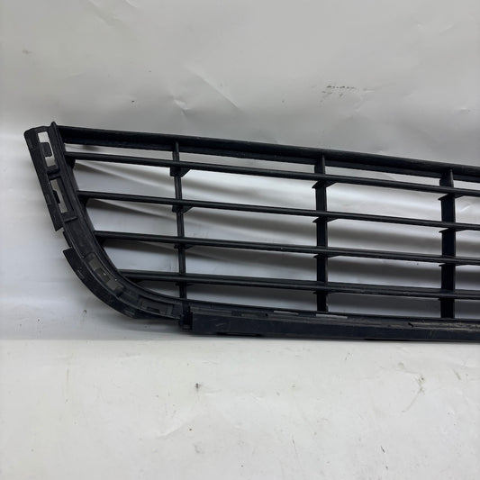 Volkswagen Golf 6 Ön Tampon Izgarası 5K0853677