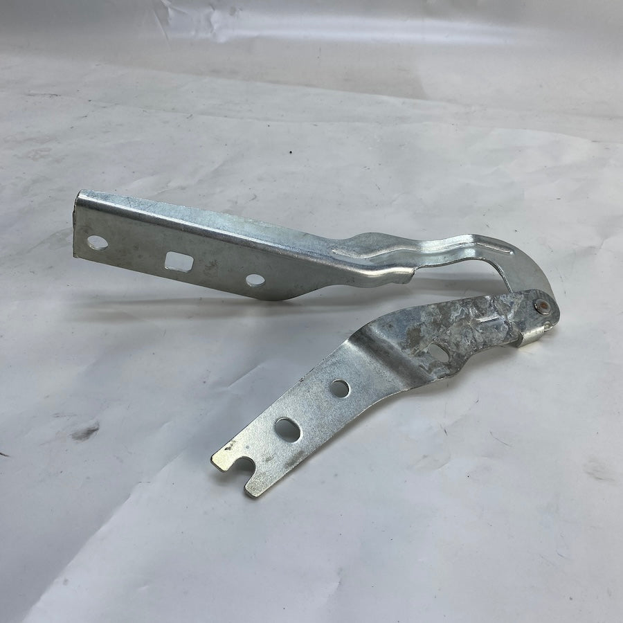 Volkswagen Golf 7 Kaput Menteşesi Sağ 566823302A