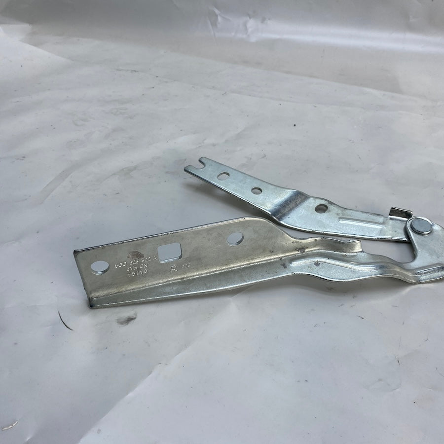 Volkswagen Golf 7 Kaput Menteşesi Sağ 566823302A