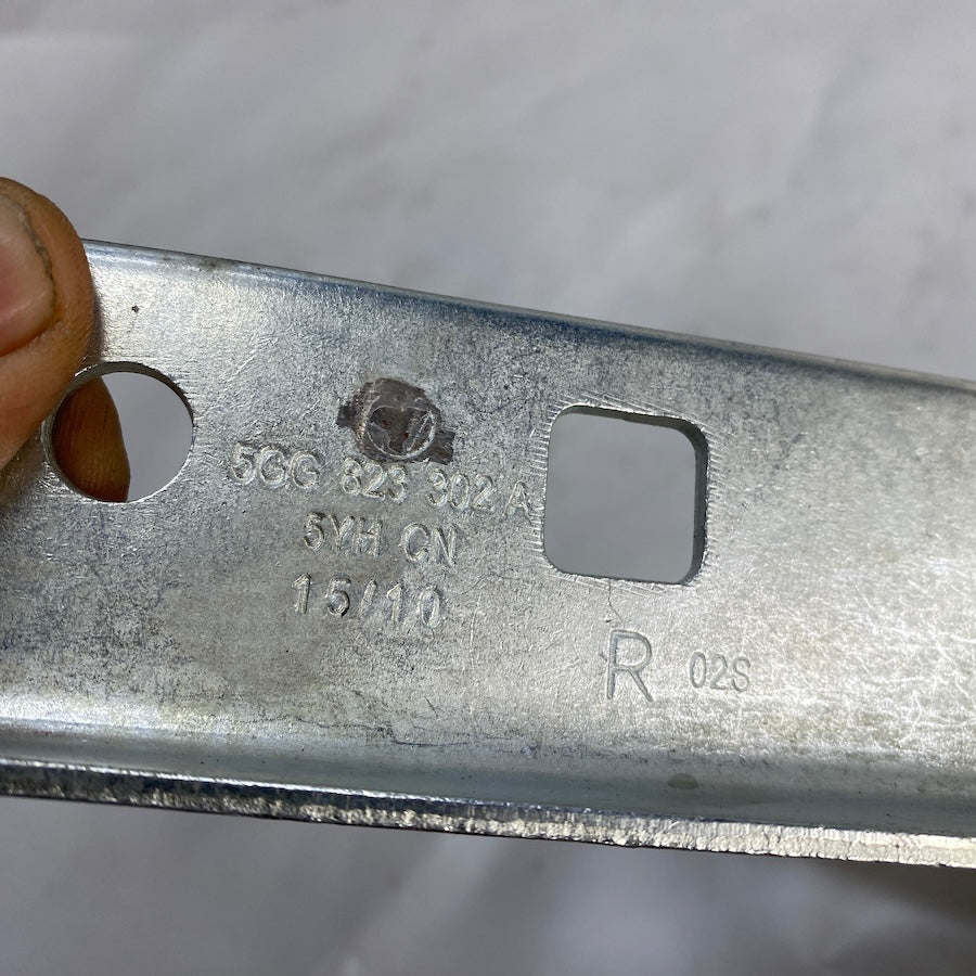 Volkswagen Golf 7 Kaput Menteşesi Sağ 566823302A