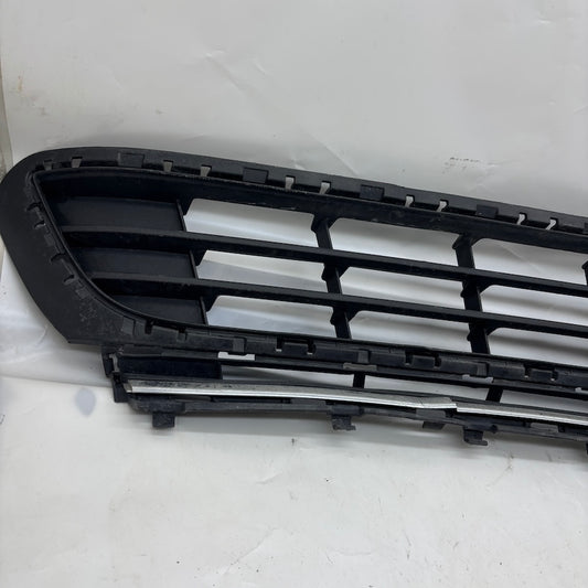 Volkswagen Golf 7 Ön Tampon Orta Izgara 5G0853677A