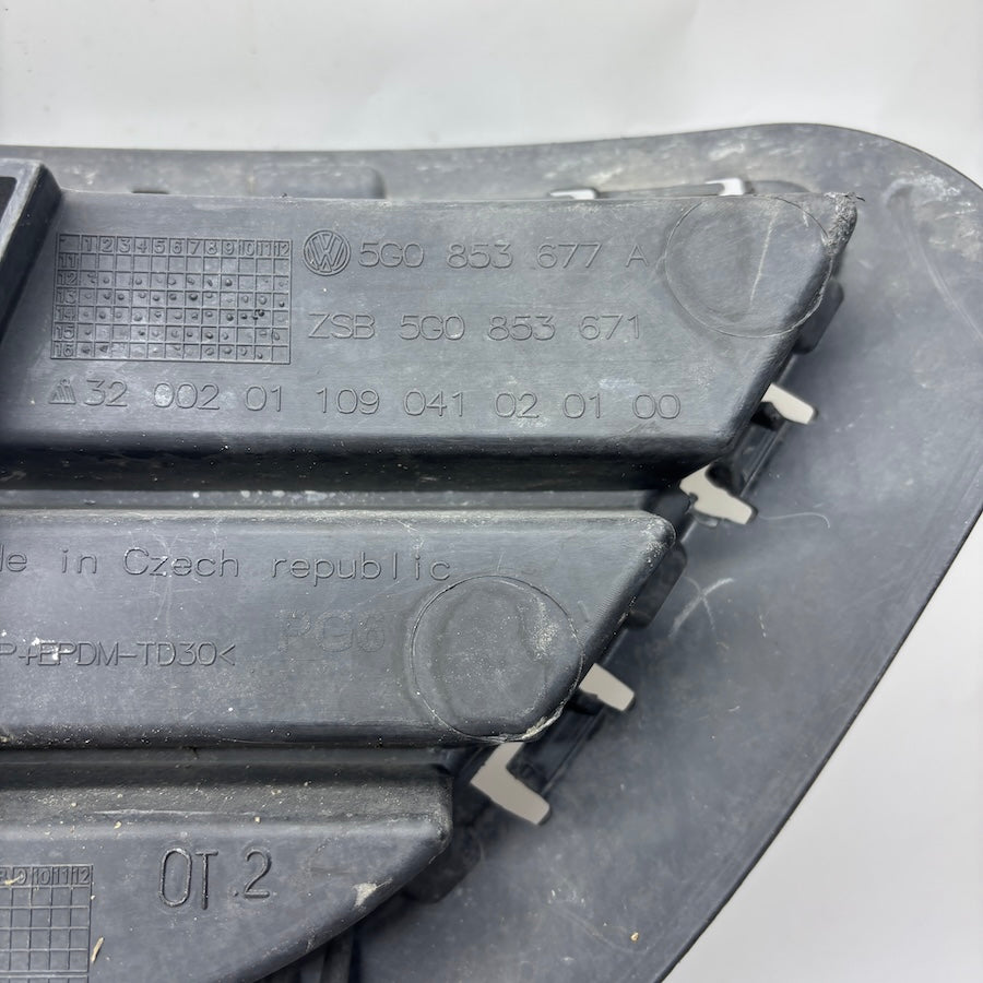 Volkswagen Golf 7 Ön Tampon Orta Izgara 5G0853677A