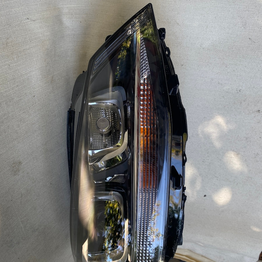 Volkswagen Golf 7 Sağ Far 044923 90045128