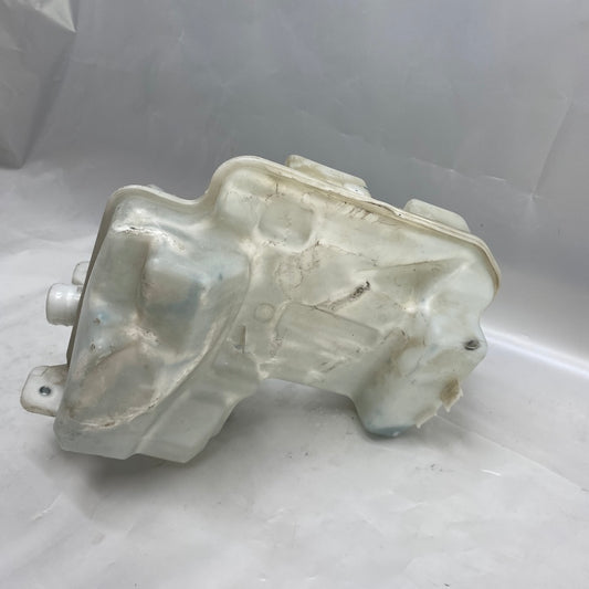 Volkswagen Golf Silecek Su Bidonu 5Q0955449