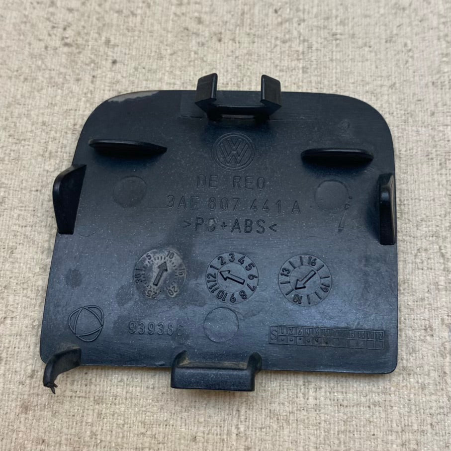 Volkswagen Passat Arka Tampon Çeki Demir Kapağı 3AE807441A
