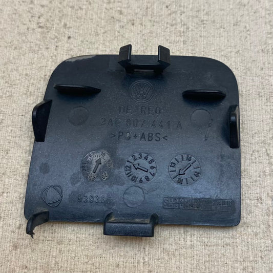 Volkswagen Passat Arka Tampon Çeki Demir Kapağı 3AE807441A
