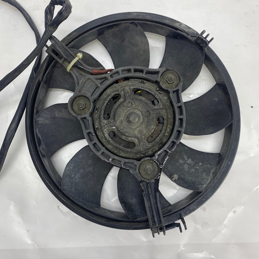 Volkswagen Passat / Audi A4 Radyatör Fanı 8D0959455R