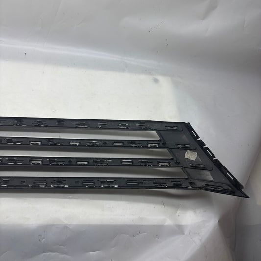 Volkswagen Passat B7 Ön Panjur 3AA 853 655