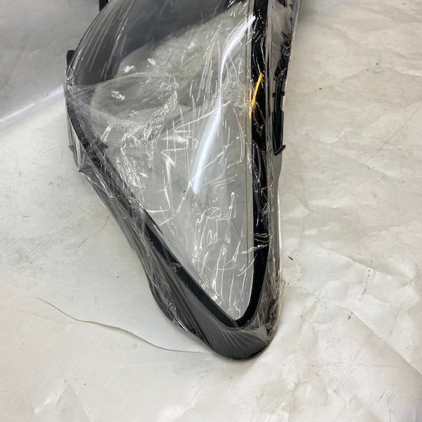 Volkswagen Passat B8.5 Sol Far Camı 2020-2025 İthal En Uygun Oto Parça